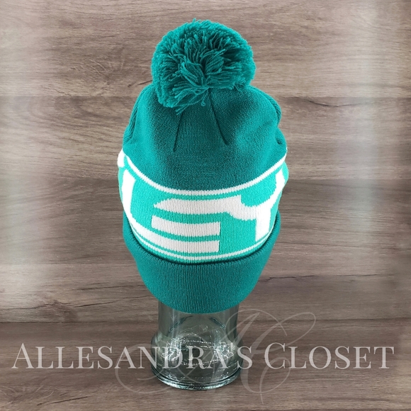 BUNDLE - Oakley Hat Factory Beanie Green Lake, Oakley Wanderlust Beanie Blackout - Picture 5 of 11